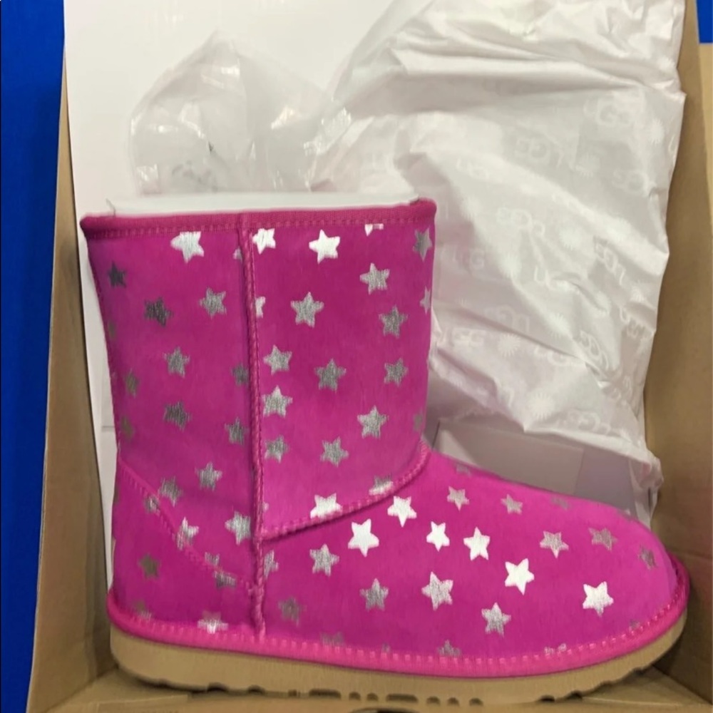 UGG Classic Short II Water Resistant Stars Boot - Picture 5 of 12